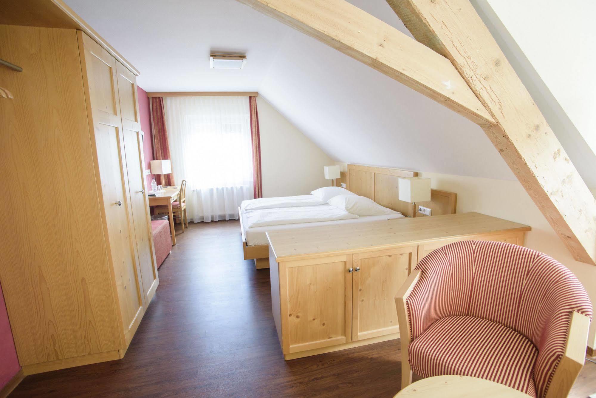 Landgasthof Linde Deggenhausertal Zewnętrze zdjęcie